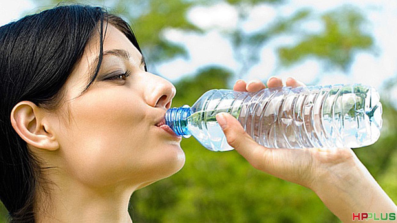 Uống nhiều nước giúp phụ nữ ngừa nhiễm trùng đường tiết niệu - Báo ...
